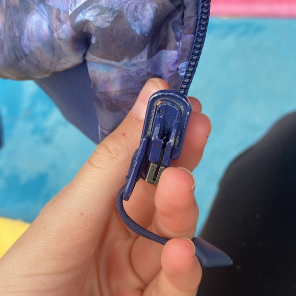 Ivivva by lululemon kids super warm jacket with crystal/dynamic blue design - Picture 9 of 9